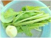 美味的小白菜土豆汤做法图解1)
