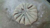 好吃豆沙菊花饼做法图解8)
