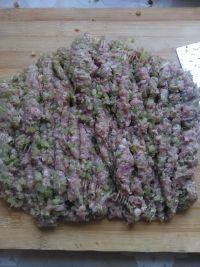 自制芹菜猪肉包做法图解6)