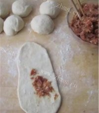 自制肉末烧饼做法图解8)