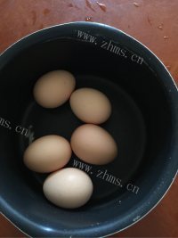 热腾腾的五香茶叶蛋做法图解1)