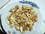 美味的韭菜炒核桃做法图解2)