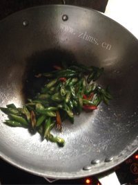 家常菜青椒炒瘦肉做法图解5)