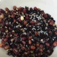 红豆麦仁黑米粥做法图解2)