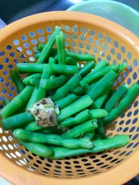 家常菜炒四季豆做法图解1)