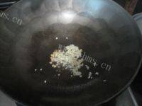 芳香四溢的腊肠炒芦笋做法图解4)