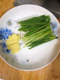 家常菜鲫鱼豆腐汤做法图解3)