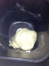 甘脆的牛奶排包做法图解1)