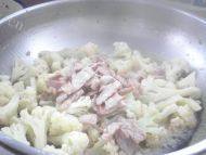 下饭的菜花炒肉做法图解6)