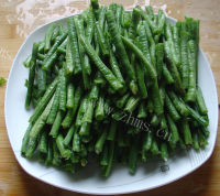 美味的干煸豇豆角做法图解3)