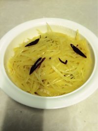 营养丰富的炒土豆丝做法图解7)