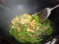 芹菜炒鸡蛋做法图解6)