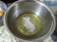 自制黑芝麻戚风蛋糕做法图解1)