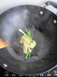 滋补的松茸菌炖鸡做法图解4)
