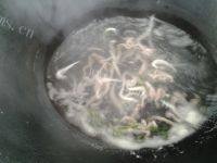 银鱼莼菜肉丝汤做法图解2)
