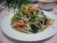 飘香的凉拌绿豆芽
