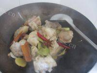 美味的黄豆焖猪手做法图解8)