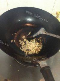 家常菜虾皮炒包菜做法图解4)
