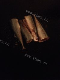 美味的香煎秋刀鱼做法图解2)