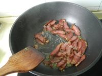 家常菜春笋炒腊肉做法图解7)