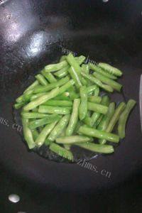家常菜炒四季豆做法图解5)