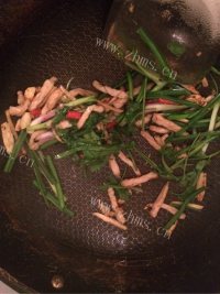 回味无穷的肉丝面做法图解3)