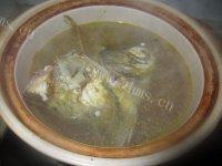 美味的番茄鱼头汤做法图解3)