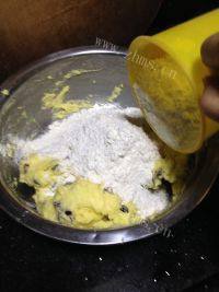 自制蔓越莓饼干做法图解4)