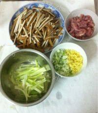 香干拌芹菜做法图解2)