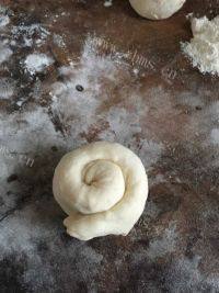 美味的香酥葱油饼做法图解13)