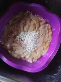 美味孜然卤小肠做法图解3)