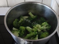 美味的冰糖肘子做法图解10)