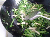 鲜香的芹菜炒豆干做法图解5)