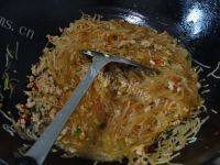 好吃不腻的肉末炒粉丝做法图解13)