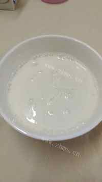 美味的牛奶蛋白做法图解4)