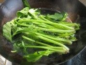 菠菜拌粉丝做法图解2)