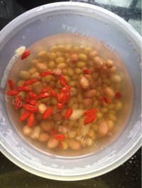 美味的花生枸杞豆浆做法图解3)