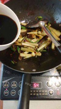 简简单单的鱼香茭白茄子做法图解12)