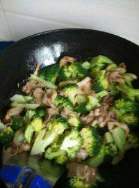 家常菜西兰花炒肉