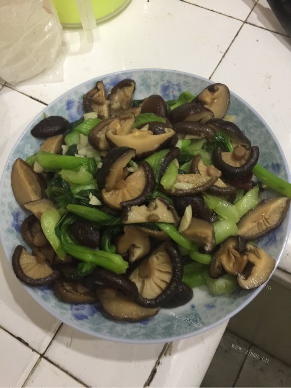 家常青菜香菇