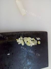 家常菜虾仁炒西兰花做法图解7)