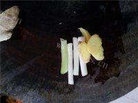 家常菜排骨南瓜盅做法图解2)