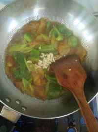 家常菜土豆片炒大辣椒