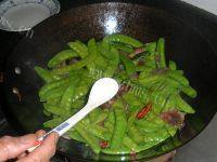 家常菜腊肉荷兰豆做法图解9)