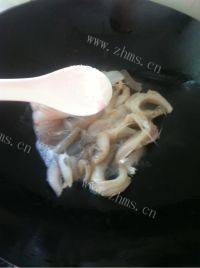 美味的鲜鱼汤做法图解3)