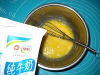 自制奶油芒果班戟做法图解3)