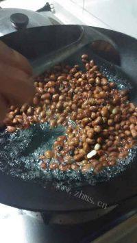 下酒菜糖裹花生做法图解6)
