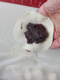 简易的奶香豆沙包做法图解6)