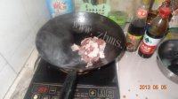 家常菜鸡腿菇炒肉片做法图解4)