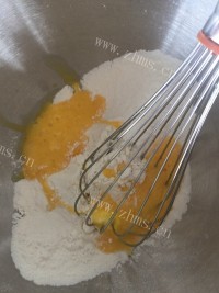 清爽的柠香牛奶蛋饼做法图解6)